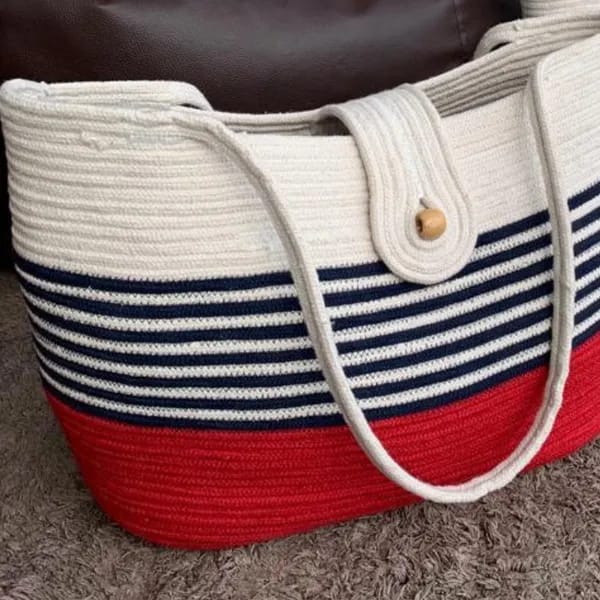 handmade cotton cored corssbody bags small purse with gold chain strap and strap and clasp, elegant shoulder bag, handmade cotton cored corssbody bags small purse with gold chain strap and strap and clasp, elegant shoulder bag,
